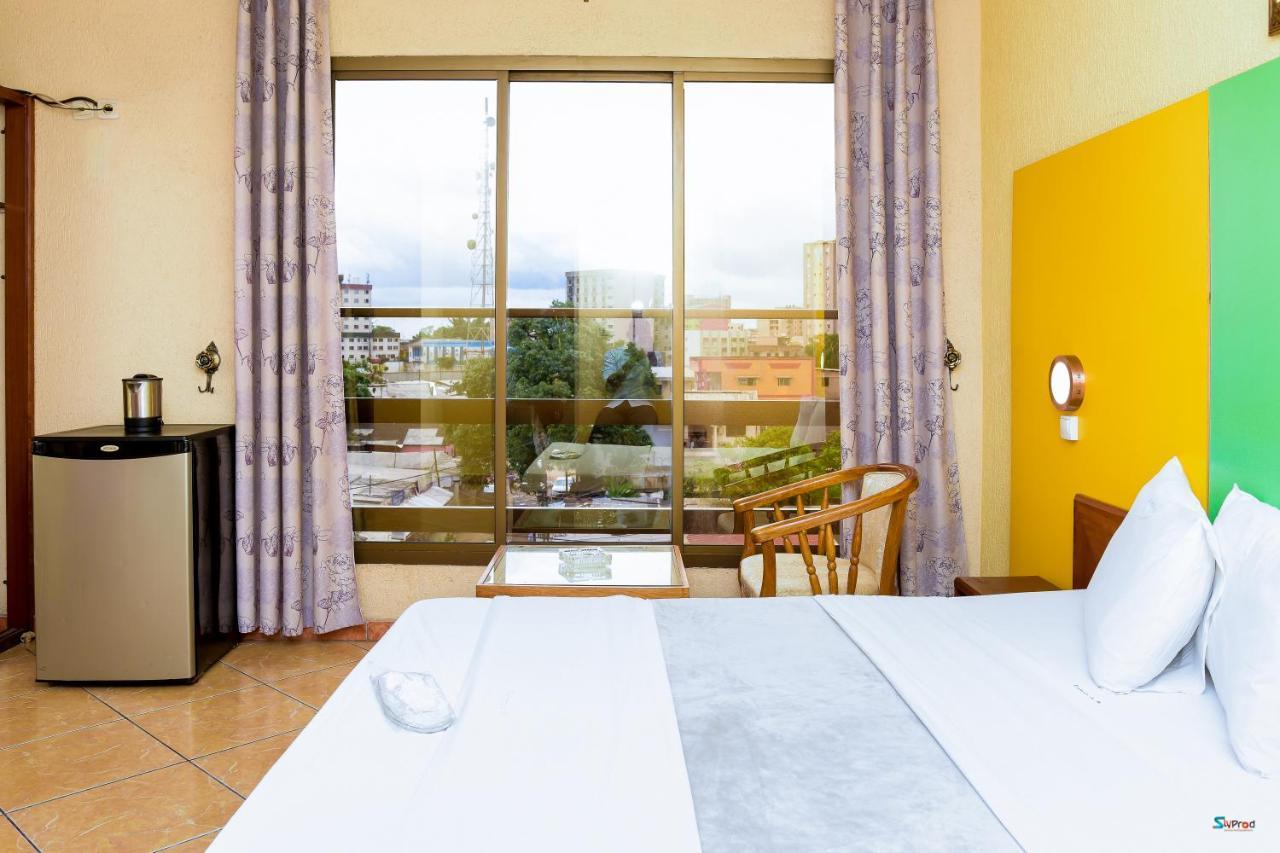 Serena Hotel Дуала Экстерьер фото